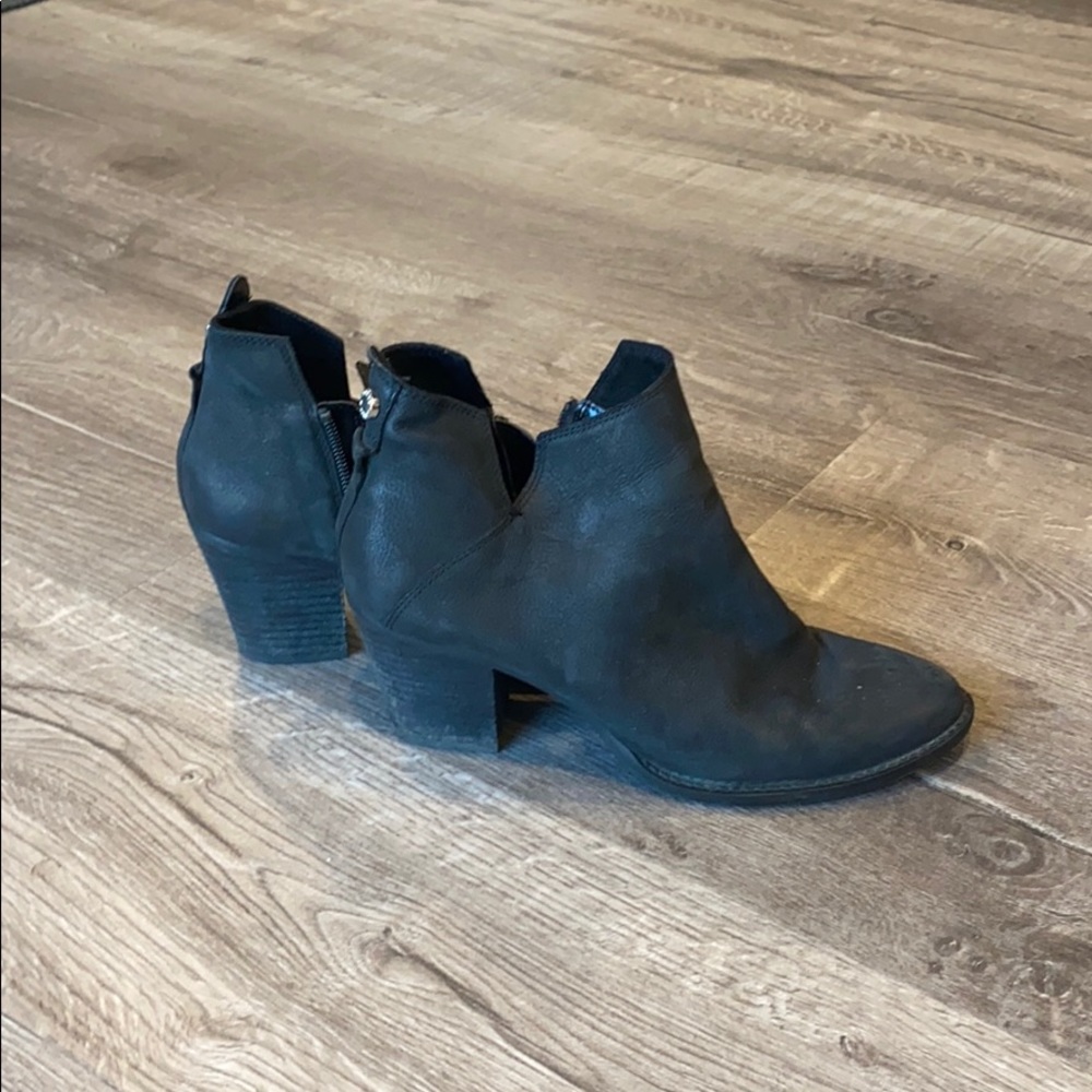 Steve Madden black booties